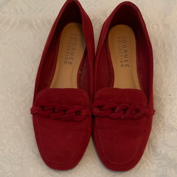 Journee Collection Women's Scarlet Loafers - Picture 1 of 3